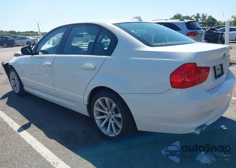 2011 BMW 328I xDrive z USA, uszkodzony, nr VIN WBAPK5C57BF126074